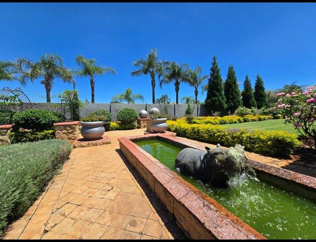 5 BEDROOM HOUSE FOR SALE IN KAMEELDRIFT EAST